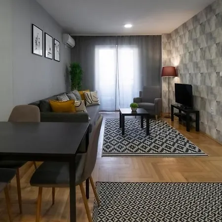 Central Fenix Apartment - Free Private Parking-Fast Wi-Fi Novi Sad Exterior photo