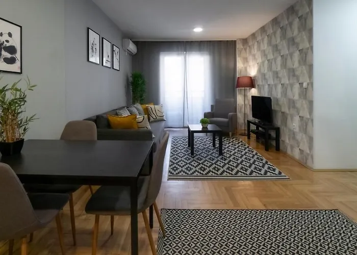 Central Fenix Apartment - Free Private Parking-Fast Wi-Fi