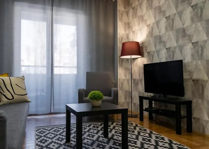 Central Fenix Apartment - Free Private Parking-Fast Wi-Fi