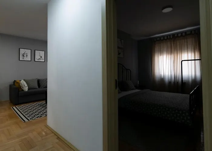 Central Fenix Apartment - Free Private Parking-Fast Wi-Fi